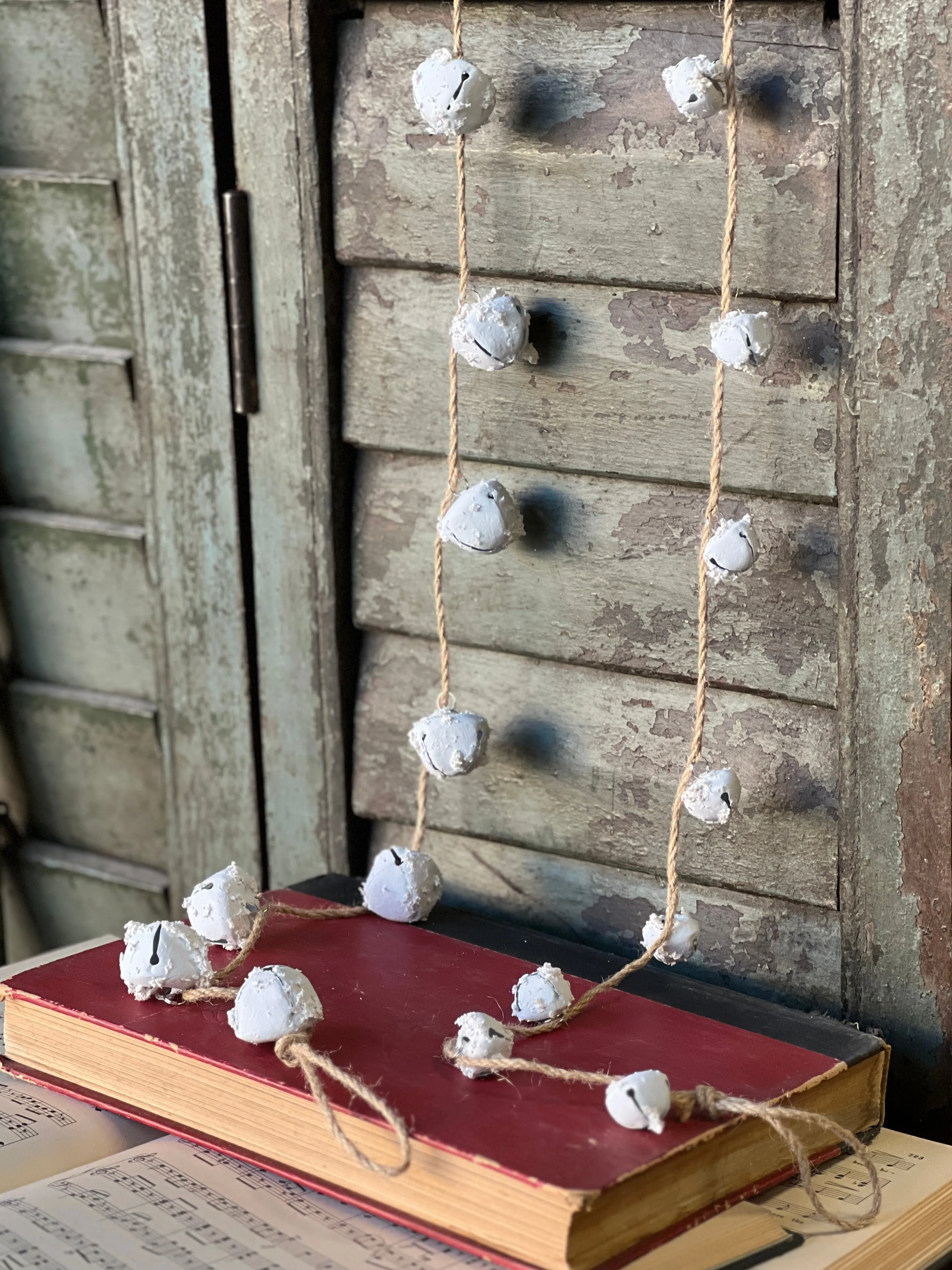 Winter White Bell Garland | 6' | Small